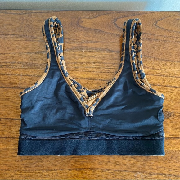Varley Let's Move Kellam Bra
- Bronze Cheetah. SIZE. SMALL - Picture 12 of 16
